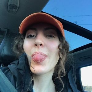 Meet your Posher, Chloe